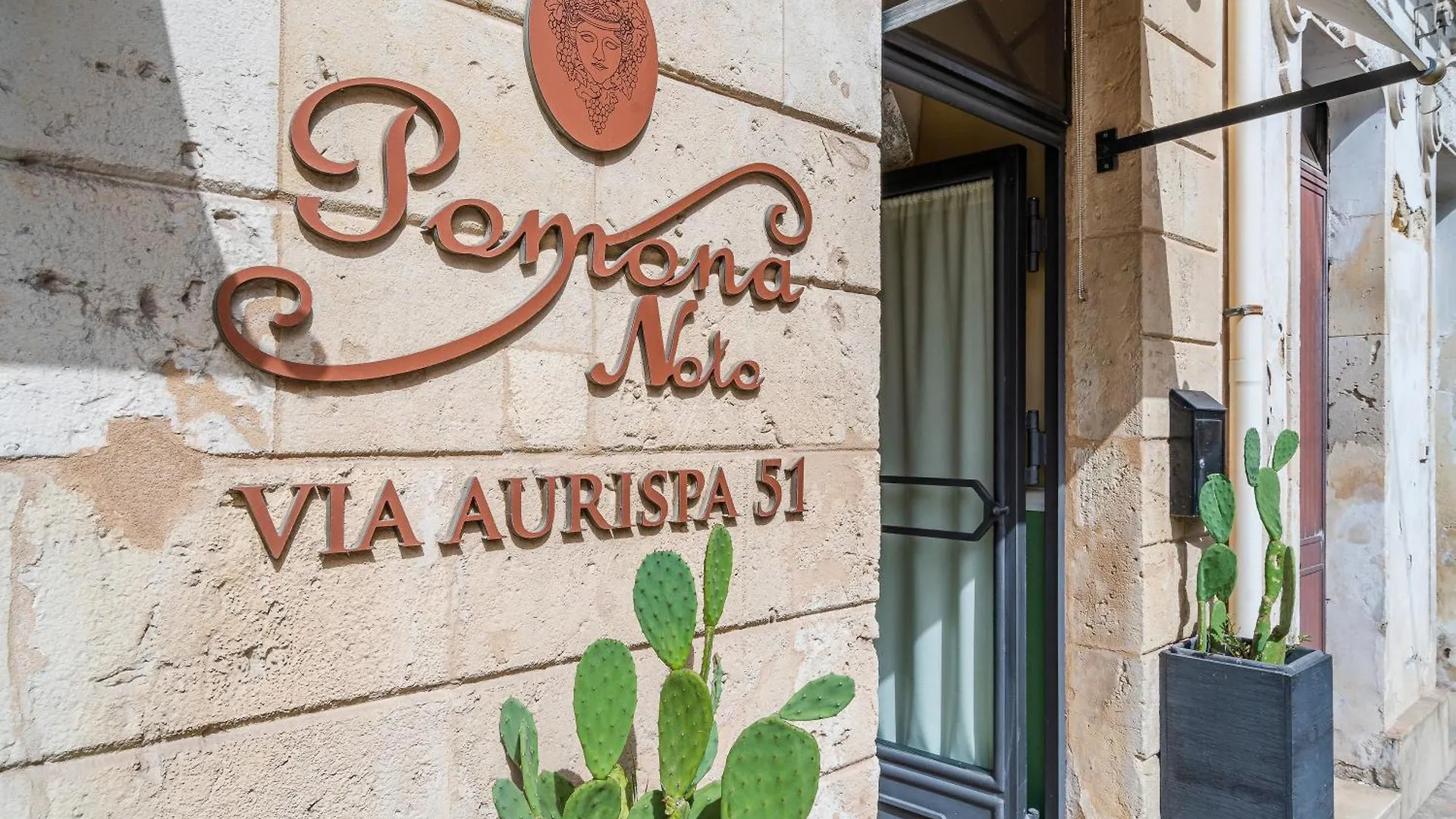 Pomona Noto Apartment 0*,