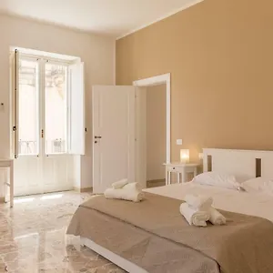 Apartment Central, Noto